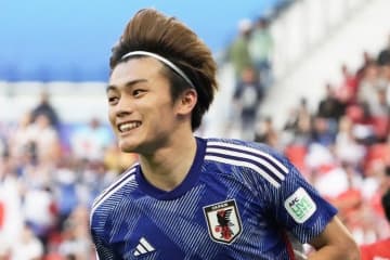 ｢やだ！可愛すぎて無理！｣｢神夫婦｣日本代表FWのハワイ満喫“愛妻ツーショット”にファン興奮！｢奥さんと仲良くて綺世さんかわいくて、ニマニマしちゃいます｣の声