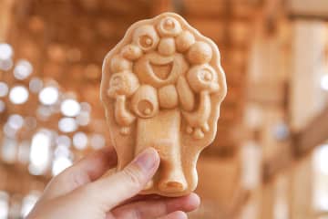 万博「ミャクミャク」スイーツ５選「癖強グルメ」を食べ歩き