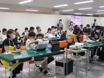 島根富士通、ファンレスCore UltraノートPCを親子で組立できるイベントを8月に開催