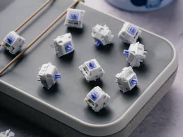 滑らかな操作感のリニアスイッチや誕生日ケーキをモチーフにしたスイッチなどが遊舎工房に入荷