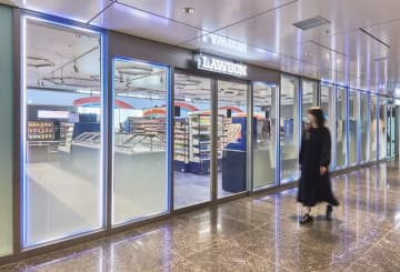 KDDI・ローソン“未来コンビニ”開店　サイネージ・ロボット・AI