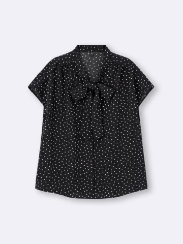 仕事服に迷ったら →【GU】へ！ カチッとしすぎない「大人のブラウスコーデ」