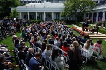 ホワイトハウスの庭が見たことのない姿に。トランプ改修でローズガーデンに砂利が敷き詰められる