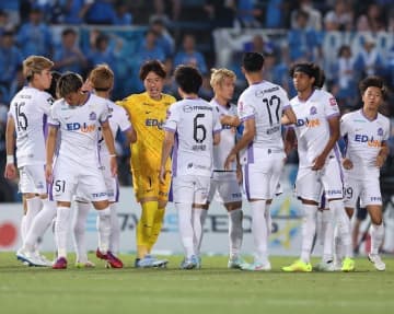 指揮官スキッベの選考基準は至ってシンプル。試合で結果を出せるか。ハイレベルな競争が続く広島は、活力に満ちて夏を駆け抜ける