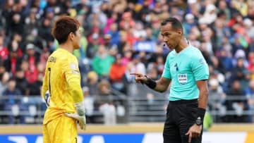浦和のみ3枚のイエローを出した主審、過去にパリ五輪でも日本に不可解な判定