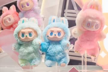 BLACKPINKのリサもメロメロ♡今話題の「ラブブ」って？オークションではフィギュアに2000万円超の高額落札