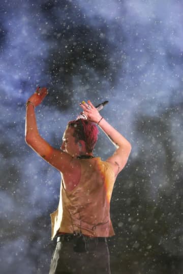 G-DRAGON、またまた観客の乱入事件…落ち着いた対処がプロフェッショナル