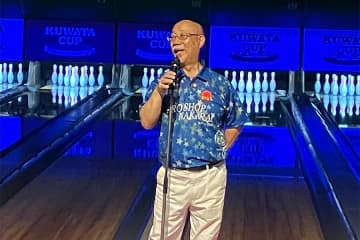 74歳の現役プロボウラー半井清が殿堂入り 変則投法で駆け抜けた半世紀