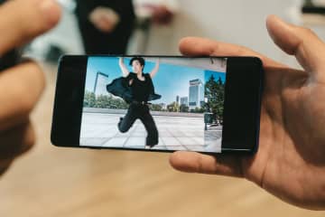 “フツー”じゃ物足りない人へ。モトローラの新型スマホ『motorola edge 60 pro』というちょっと“ツウ”な選択