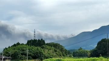 7年ぶりに噴火した霧島連山の新燃岳の噴火警戒レベルを「入山規制」のレベル3へ引上げ　注意を呼びかけ　気象庁