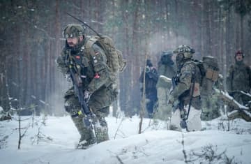 独、志願者不足なら徴兵制復活　軍拡充で国防相が法案検討
