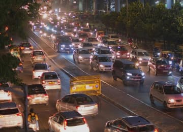 インド、EV移行を順調に進めるため中国の技術に賭ける―米メディア
