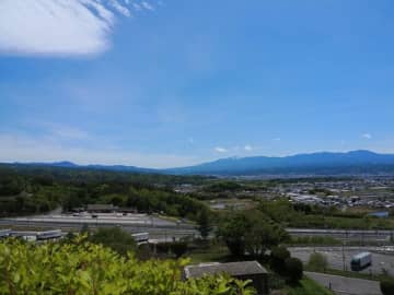 ハイウェイオアシスからのレア登山！　片道約1時間で山頂「平尾富士」 大展望からの下山後は施設でグルメ＆温泉