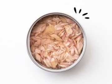 手を汚さずに「ツナ缶」の油をラクに切る裏ワザ3つ→メーカー公式の方法がさすがだった！