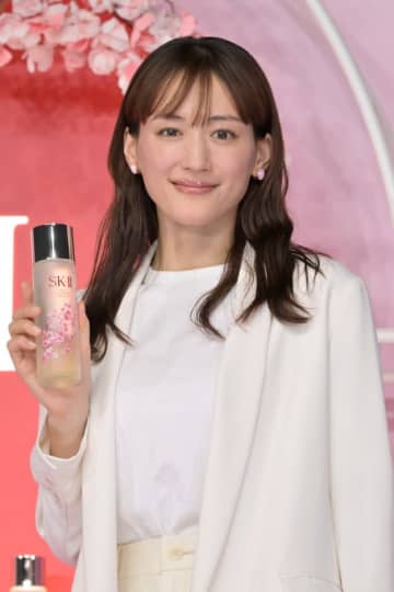 「スマホ代払わせて」綾瀬はるかのオタクキャラに絶賛の声→「ガチヲタ過ぎますね」「うちわ持つ側とはレアだ」