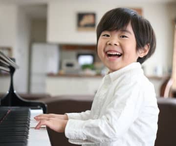 子どもがピアノを習うなら…個人レッスン？グループレッスン？