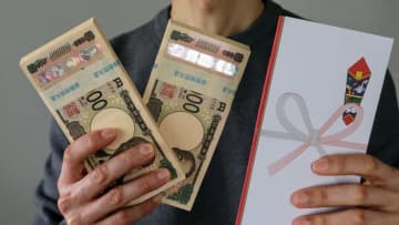 祖父母から孫への贈与、「孫の年齢」によって税金が変わるって本当ですか？「成人」と「未成年」ではいくら違いますか？