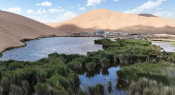 世界自然遺産バダインジャラン砂漠の保護と利用を両立　中国内モンゴル自治区