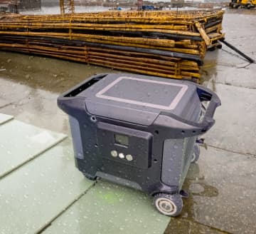 全天候型ポータブル電源　使用中も完全防水