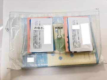 取り出しやすさ重視！母子手帳も診察券もサッと出し入れできる100均ポーチの活用法
