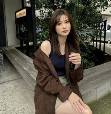 「フェイスライン綺麗すぎ」モデル・めるる、謎の"四角いなぽーず"が話題に！　"前髪伸ばし中"の破壊力が凄すぎる！