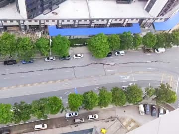 広東省でM4．3の地震、道路に巨大な亀裂―中国