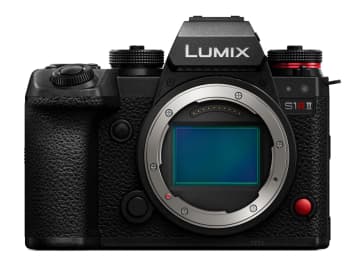 パナソニック「LUMIX S1II」3モデルに最新アップデート　被写界深度合成・ARRI LogC3への対応など　S1IIRにはアーバンスポーツ認識も