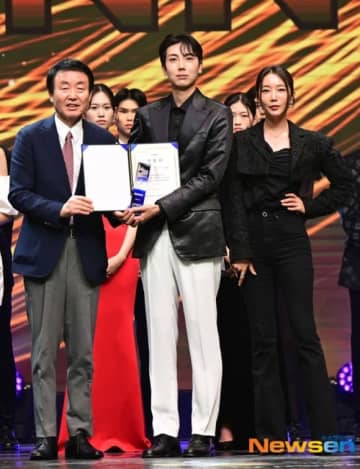 【PHOTO】キム・ジアン＆キム・テウら、モデルフェス「フェイス・オブ・コリア」に出席
