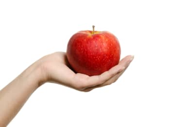 りんごを握り潰すにはどのくらい握力が必要？何キロで潰せるか他の果物と比べてみた