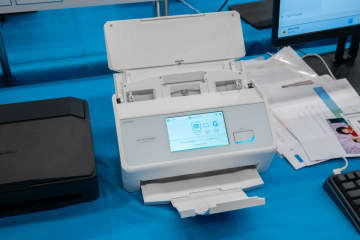 ScanSnapの最上位スキャナー「iX2500」。新SoCで読み取り速度も画質も全面強化