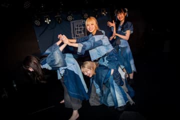 BLUEGOATS「クソみたいに光ってやるから」炎天下での42.195kmクズアイドル撤回マラソン～ライブ【BOYS ON THE RUN】密着レポート解禁