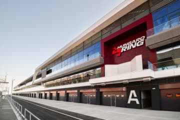 大規模なインフラ改修に取り組むハンガロリンク、2025年のF1開催を前に新メインビルディングとグランドスタンドを公開
