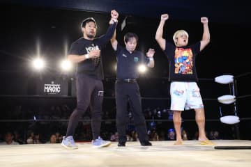 【ノア】KENTA、激闘のストリートファイトを制す！謎の“刺客”マミー登場で騒然！！拳王がまさかの私服乱入救出劇