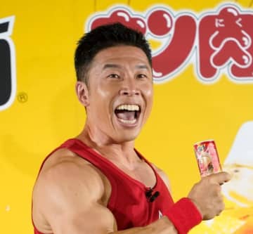 なかやまきんに君、自身の広告とまさかのシンクロ→「二度見しちゃいます」「なぜ周りは普通にしていられるんだ、、」と話題に