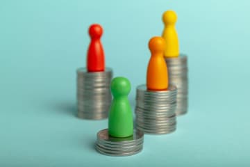 「賞与の給与化」で賞与が年2回→1回へ！“その分月収が増える”とのことだけど、同じ年収540万円で「賞与年1回 or ボーナスなし」を比較すると、年間の手取りはどちらが多い？ メリット・デメリットも解説