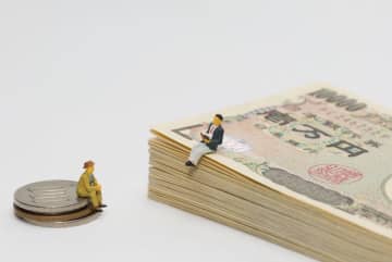30歳で「年収450万円」だけど、大企業勤務の同級生は「年収700万円」でうらやましい！ 大企業ってなぜ年収が高いのでしょうか？ 企業規模別の“平均年収”も比較