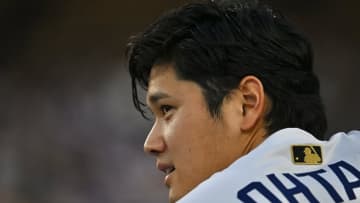 金のMLBロゴを背負う大谷翔平、球団カメラマンの捉えた1枚に「カッコよすぎる！」と反響