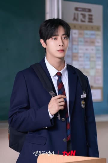チュ・ヨンウの“学生服姿”から目が離せない！『巫女と彦星』が初回視聴率4.3％で好スタート