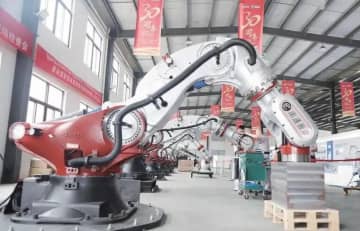中国が11年連続で世界最大の産業用ロボット市場に