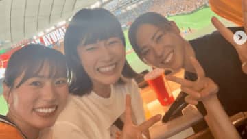 「美人ばっかじゃん」バレー元日本代表4人のはじける“スマイル＆ピース”にファン熱狂