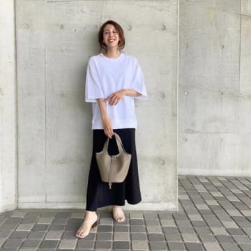 丈の長いTシャツで簡単おしゃれに！ 大人カジュアルな着こなし術【レディース】