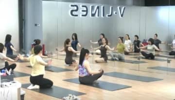 中国で「ダイエット経済」急成長、ヘルシー食の注文量は350％増