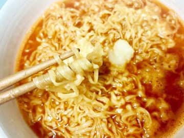 『チキンラーメン』の意外な食べ方　お湯と一緒に注いだのは…「子供がリピ希望！」