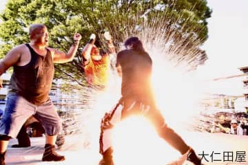 清瀬市で大仁田厚が電流爆破で市民と「ファイヤー！」を叫ぶ！
