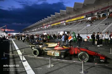 今年もスーパーフォーミュラ第7戦富士の決勝レース後『アフターレースグリッドパーティ』を開催。大湯都史樹がDJに挑戦