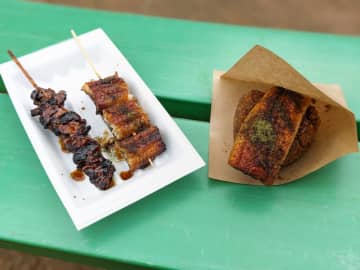 重量級の食べ歩きグルメ、川越『鰻 小日向』のうなぎの焼きおにぎりにおなかも心も満たされる