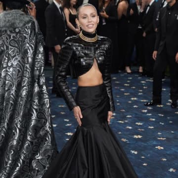 マイリー・サイラスがロンドンでのサイン会でファンを無視？ 批判の声が上がる