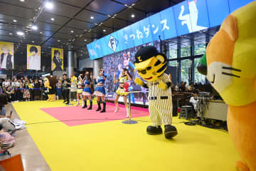 六甲おろし・きつねダンスの応援合戦で騒然、梅田で推しフェス