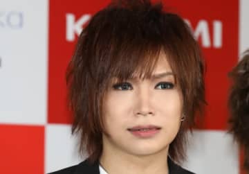ゴールデンボンバー・鬼龍院翔、“装備して”熊本ライブのチラシ配布⇒「怪しすぎるwww」「とてもクセ強」と反響