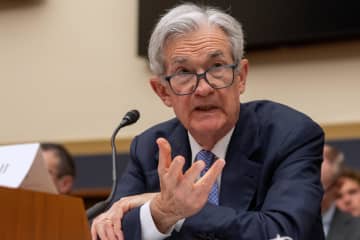 米、今夏に関税影響顕在化　FRB議長、利下げ検討も